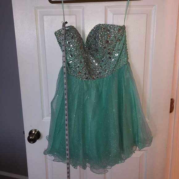 Prom/Banquet Dress - Picture 6 of 8